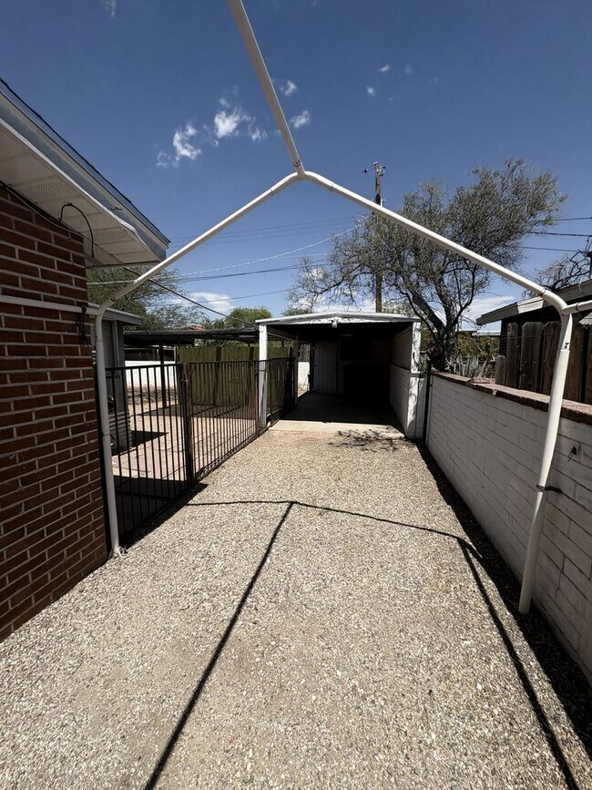 Building Photo - Centrally located Gem for rent