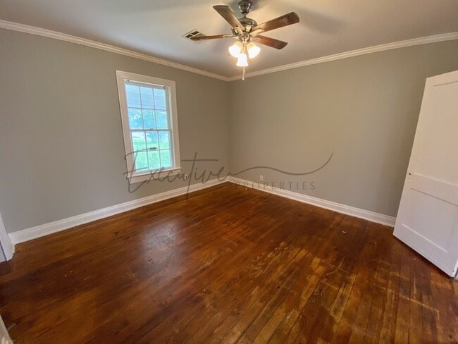 Building Photo - 2-Bedroom House with Bonus Space Near Downtown Lake Charles