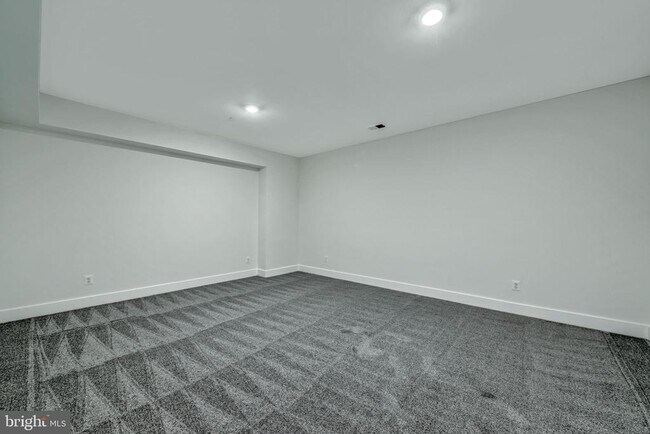 Building Photo - 8179 Bodkin Ave