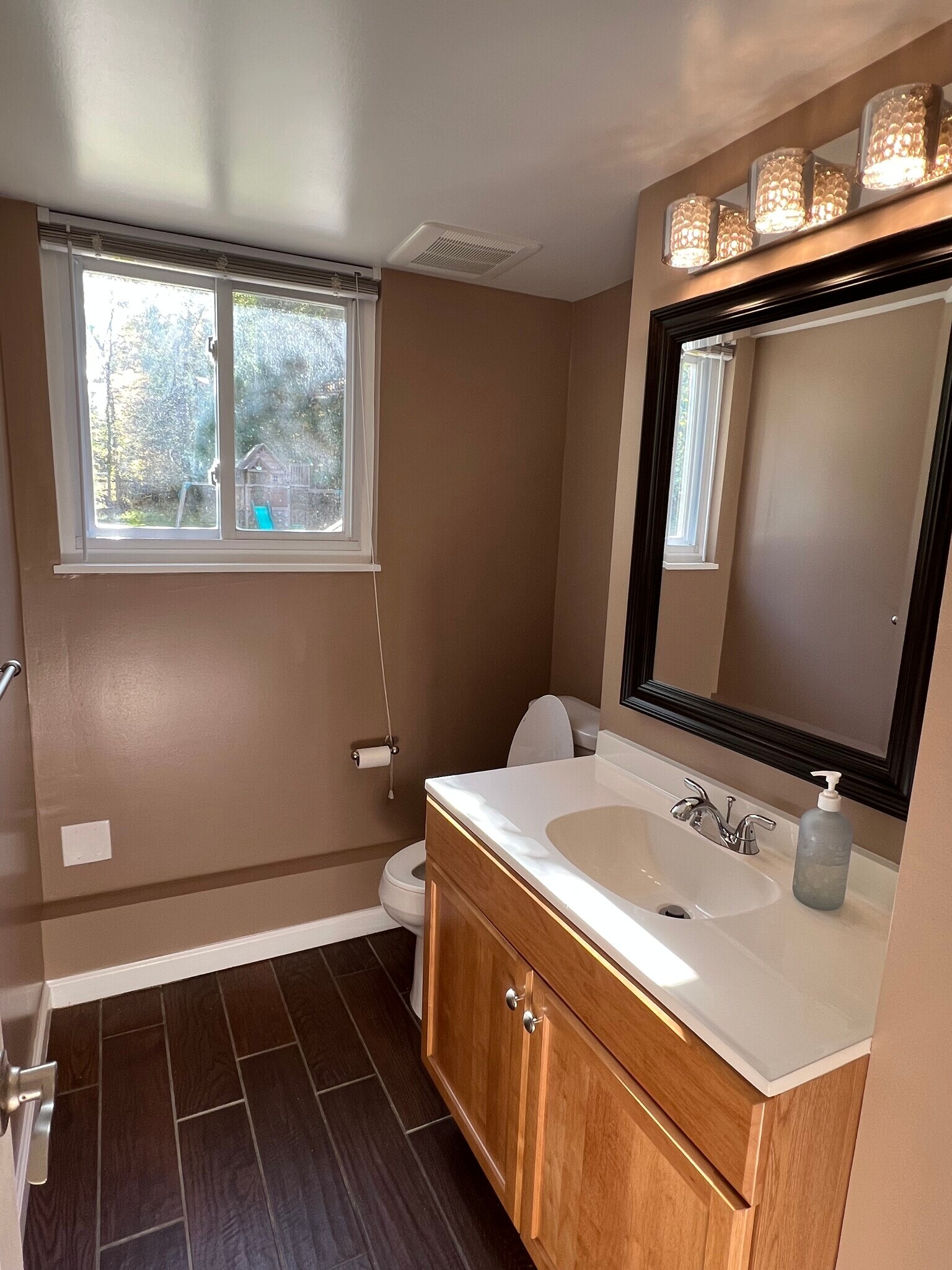 Building Photo - 10098 Belmeadow Dr
