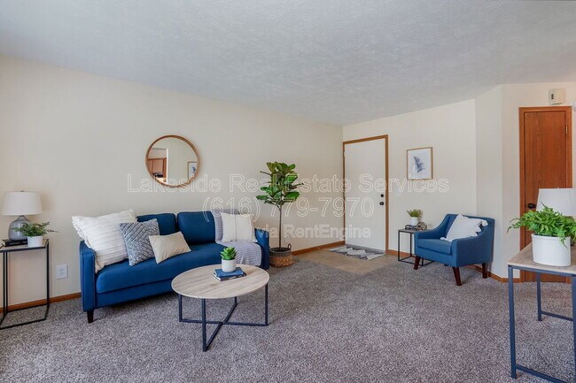 Building Photo - 2880 Locke Ave SW