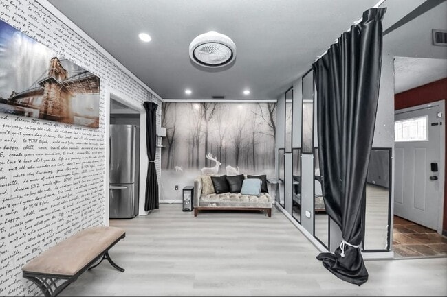 Building Photo - 7877 Kendalia Dr