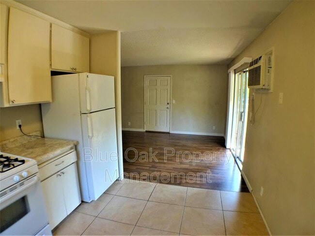 Building Photo - 346 Hickory St