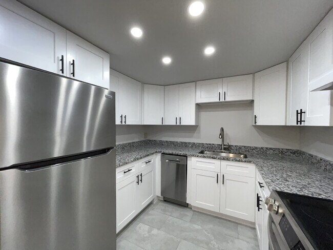 Building Photo - "Chic 2-Bed, 2-Bath Condo with Granite Finishes in Prime Cape Coral Location! 55 and older"