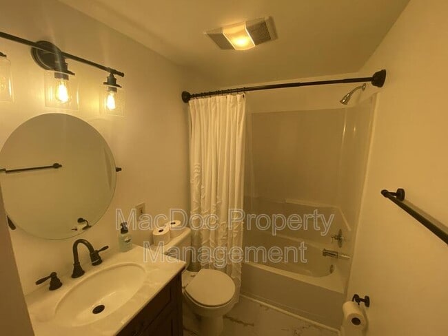 Building Photo - 549 Harrison Cir