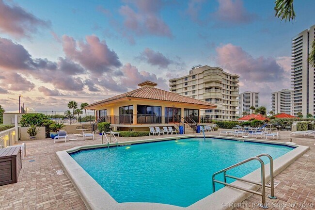 Building Photo - 5460 N Ocean Dr