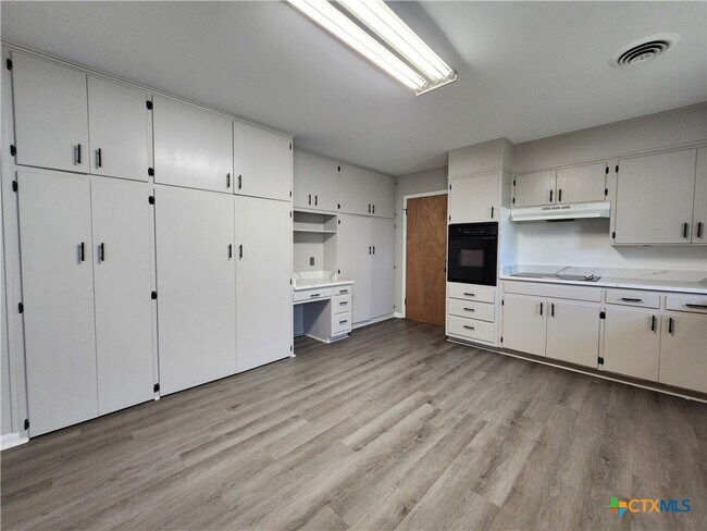Building Photo - 273 Meadow Ave