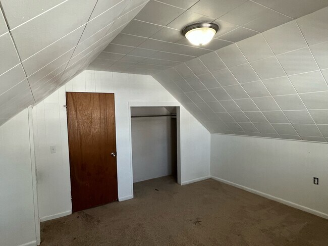 Bedroom 3 - 8634 W Burleigh St