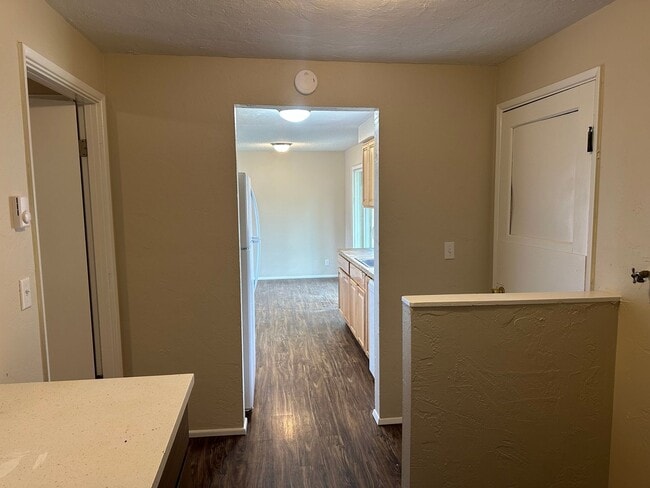 Building Photo - Unique 4 bed 1 1/2 bath duplex in Springfi...