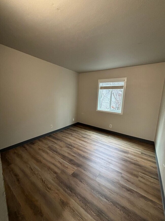 Building Photo - 1404 Toole Ave