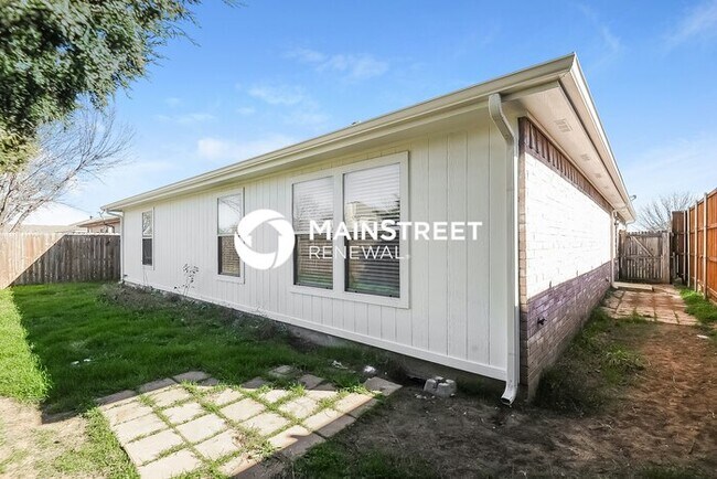 Building Photo - 4 Bedroom Pet-Friendly Home in Arlington, TX with Main Street Renewal