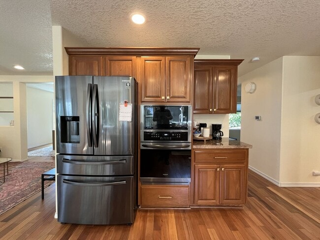 Building Photo - Stunning Bull Mountain Home with Gourmet Kitchen & Luxurious Primary Suite Retreat