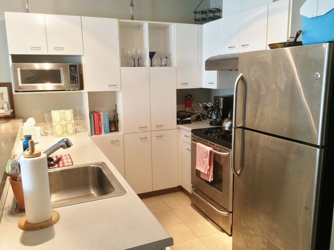 Building Photo - 1bd/1ba Seattle Condo