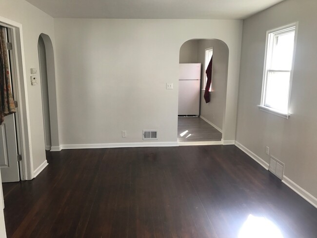 Building Photo - 2BR Updated Midtown Home - Available Now!