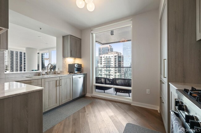 Building Photo - 401 Harrison St