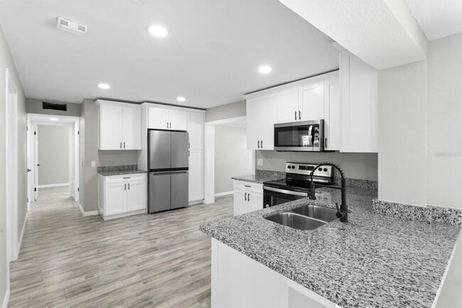 Building Photo - 6802 W Comanche Ave