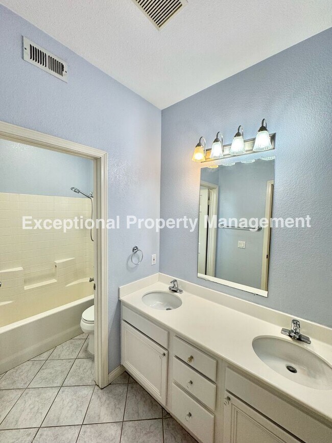 Building Photo - Ready to move in 4 bedroom 3 bath home with a loft and 3 car garage!