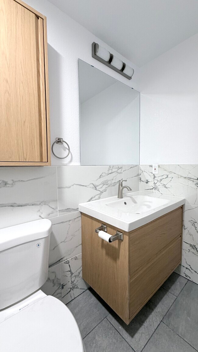 Building Photo - 1885 Pacific Ave