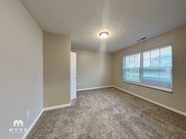 Building Photo - 1752 James Run Way