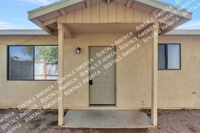 Building Photo - 1107 W Sonora St