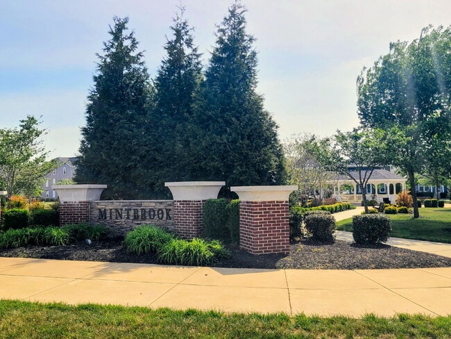Building Photo - Spacious 3-Level TH in Mintbrook