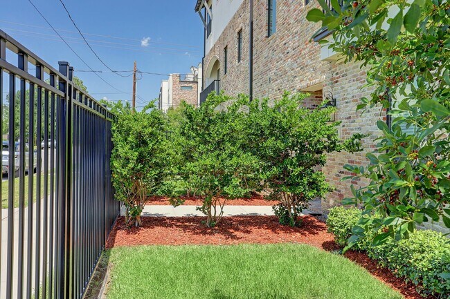 Building Photo - 1509 Nagle St