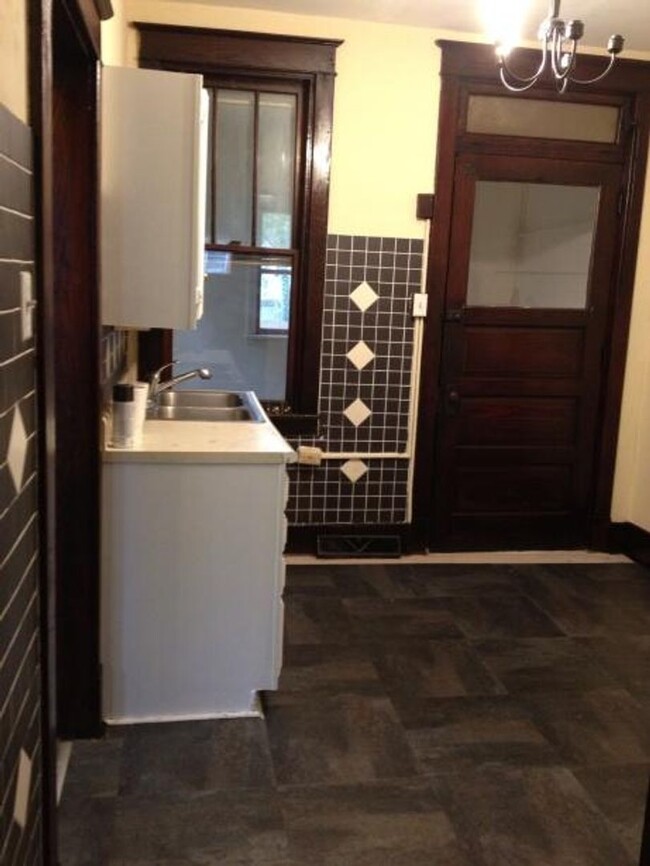 Building Photo - 3 Bedroom 1 Bath in Carlisle, PA!