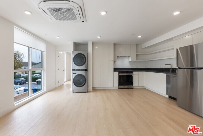 Building Photo - 8561 Belmont St