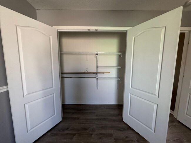Building Photo - 2603 Oakfield Dr