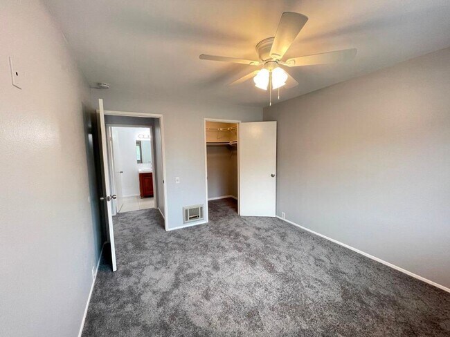 Building Photo - Comfortable, Convenient Living In Premier Mission Valley Complex