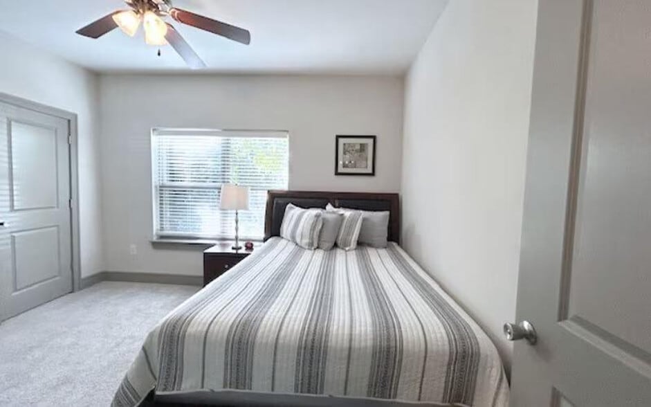 Building Photo - 900 Venue Wy