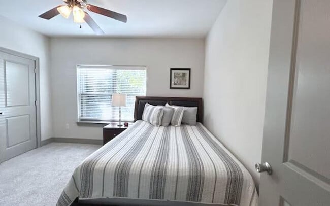 Building Photo - 900 Venue Wy