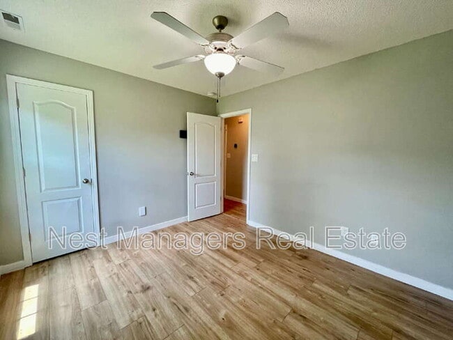 Building Photo - 460 Derby Ln