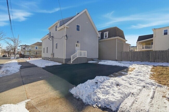 Building Photo - 1 Clough St