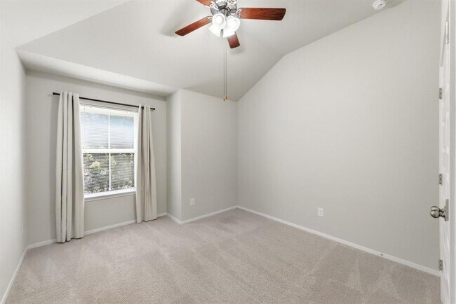 Building Photo - 104 Crooked Trail