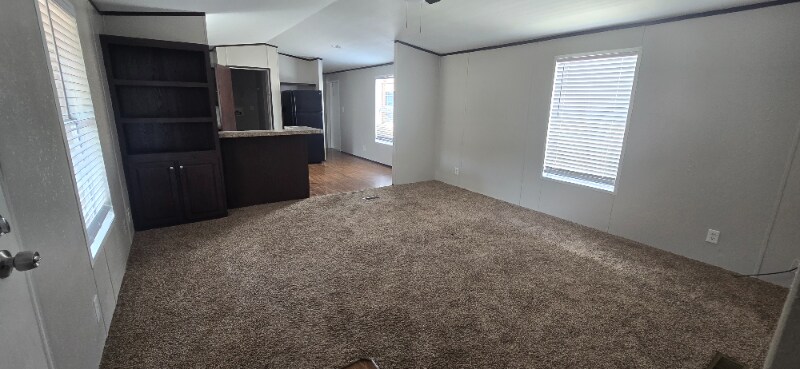 Building Photo - 1120 N Vista Dr