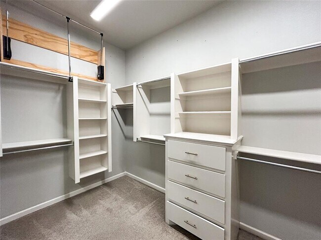 Building Photo - 8201 Crew Ln