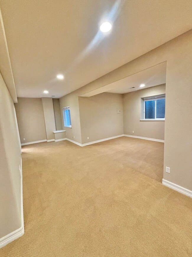 Building Photo - 8890 Tappy Toorie Cir