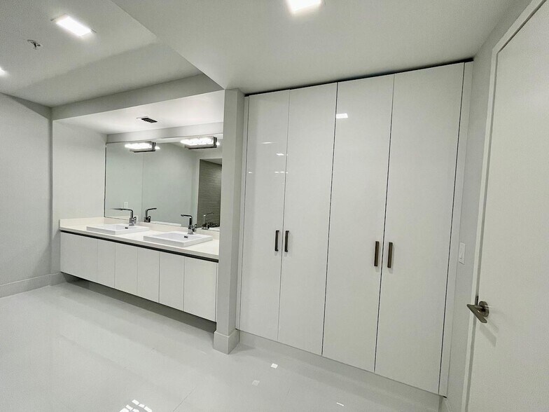 Building Photo - 330 Sunny Isles Blvd