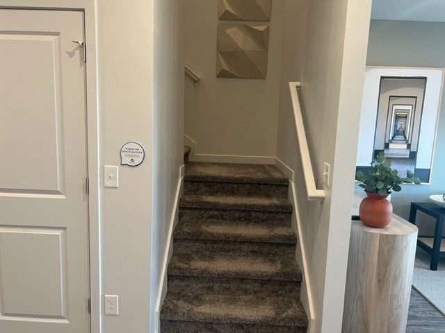 Building Photo - 2108 N Chianti St