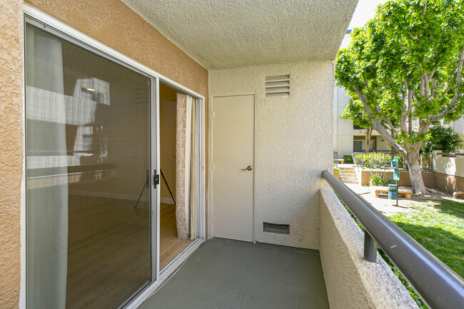 Balcony - 5525 Canoga Ave