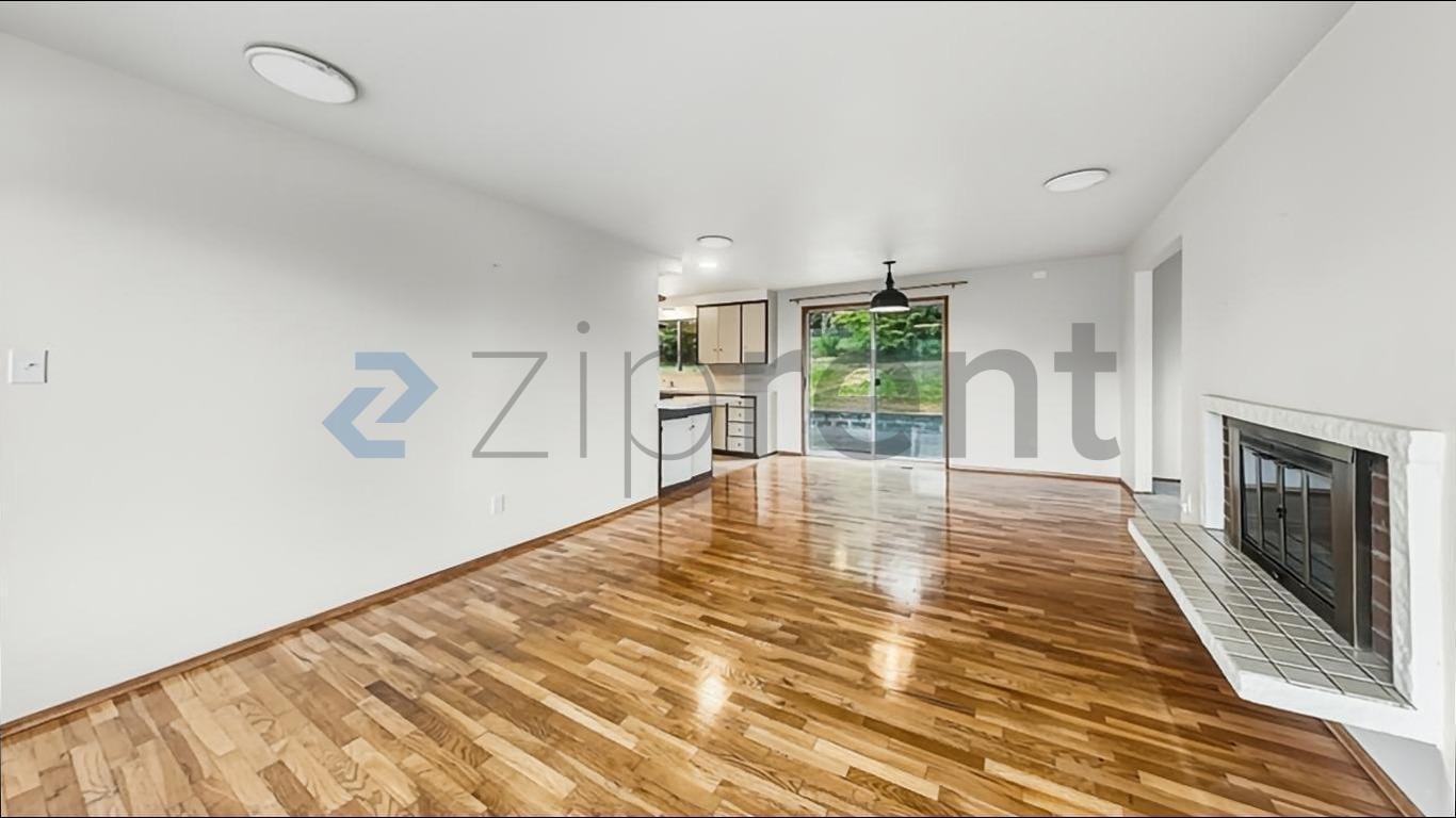 Building Photo - Unit