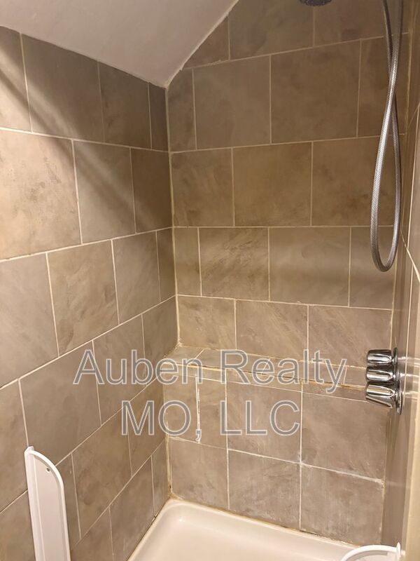 Building Photo - 3808 Wyandotte St