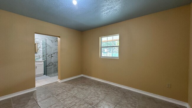 Building Photo - 261 W Caldwell St