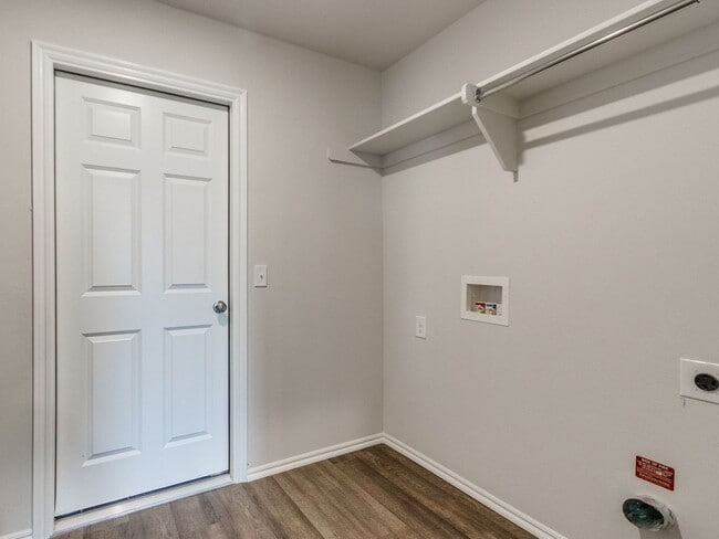 Building Photo - Beautiful New Home! Mustang Schools!