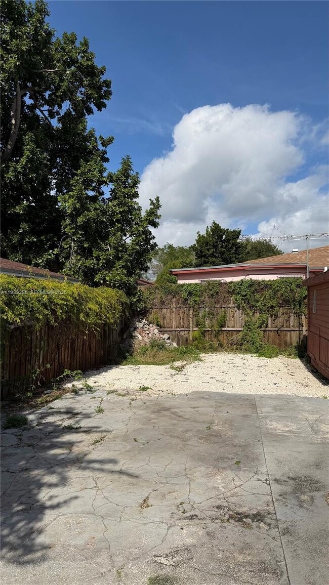 Building Photo - 329 NE 58th St