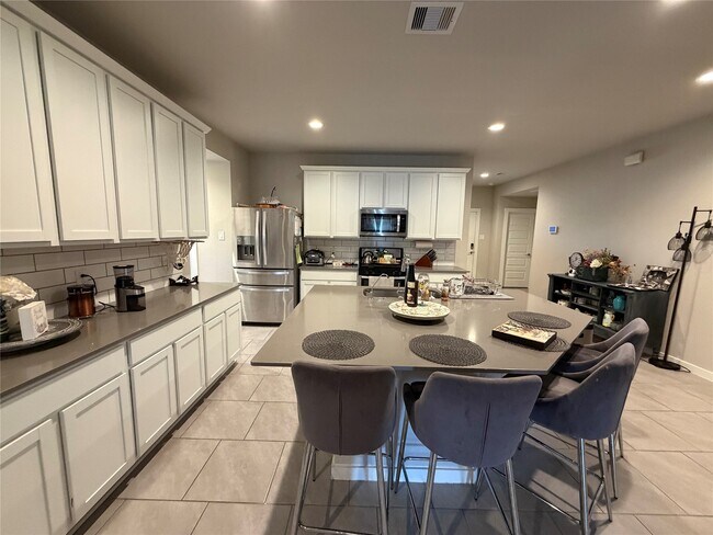 Building Photo - 29411 Travis Trace