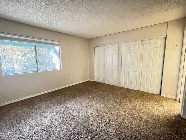 Building Photo - Spacious 2 bedroom, 1.5 bath townhouse for rent near UCR