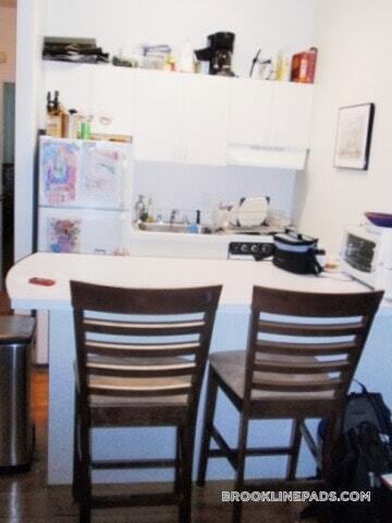 Building Photo - 19 Fairbanks St