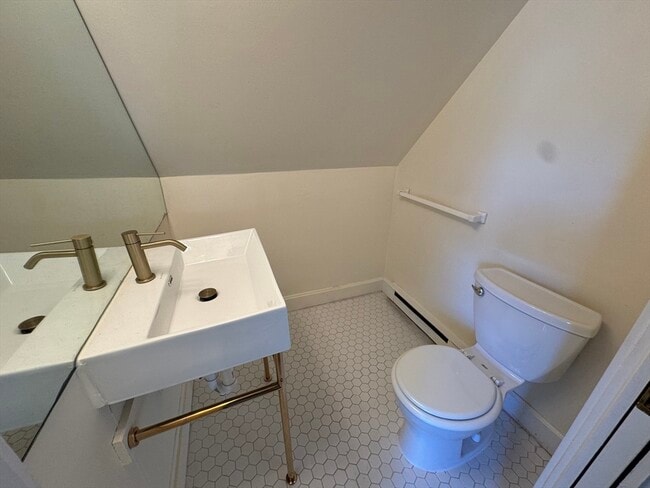 Building Photo - 8 Worcester St